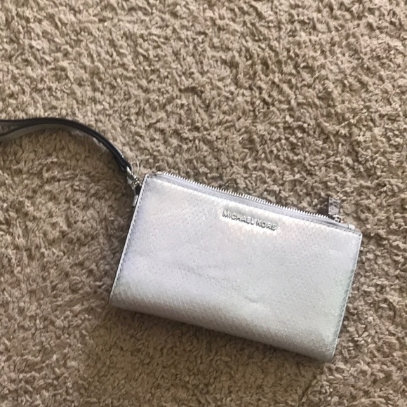 Michael kors wristlet - Picture 1 of 2